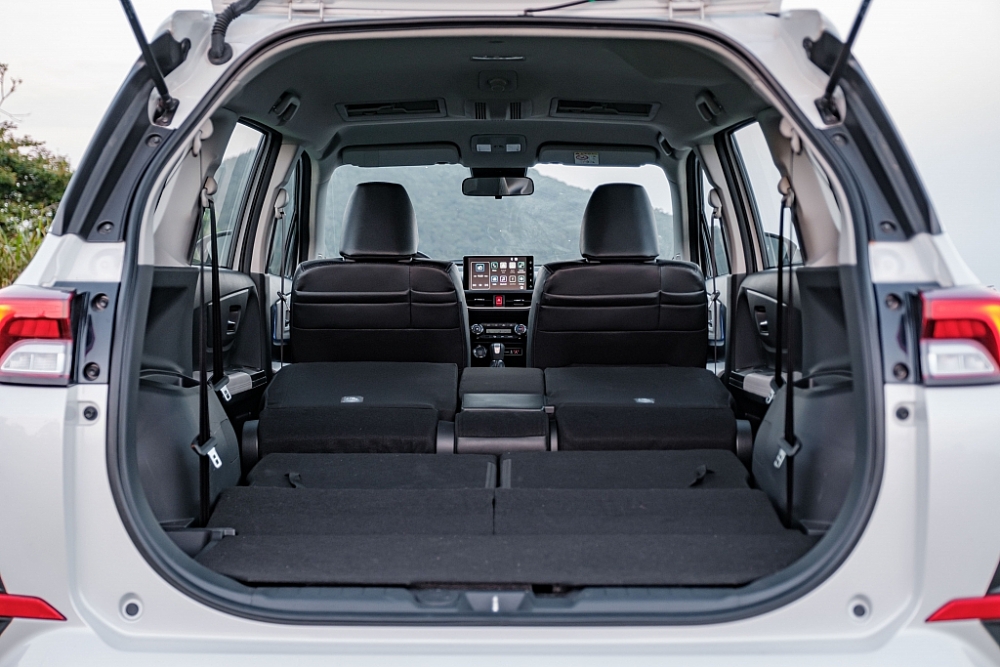 Giới thiệu Veloz Cross, Toyota nhắm tới khách hàng trẻ