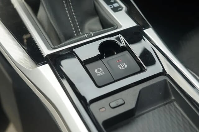 Toyota-Veloz-2022-phanh-tay-dien-tu