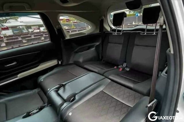 hang-ghe-thu-3-xe-toyota-veloz-cross