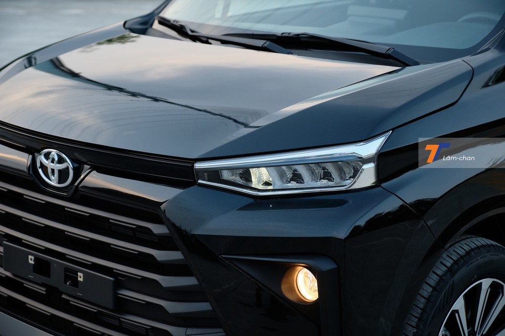 Cụm đèn trước sử dụng bóng LED. Cụm đèn trước sử dụng bóng LED.