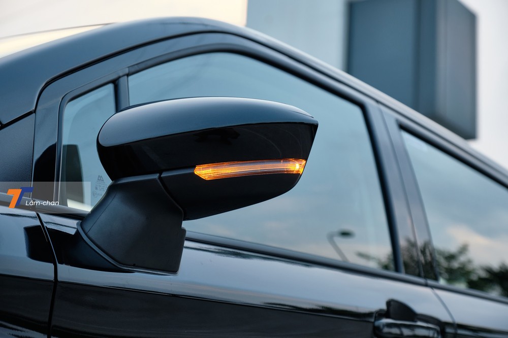 Gương chiếu hâu có tính năng chỉnh/gập điện. Gương chiếu hâu có tính năng chỉnh/gập điện.