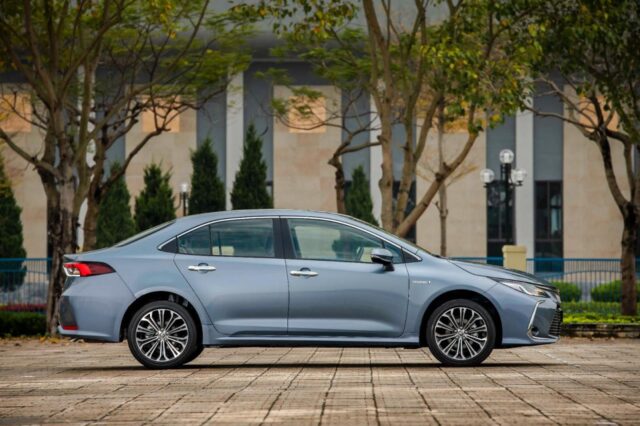 Toyota Corolla Altis 2022 có phần thân được thay đổi khá nhiều.