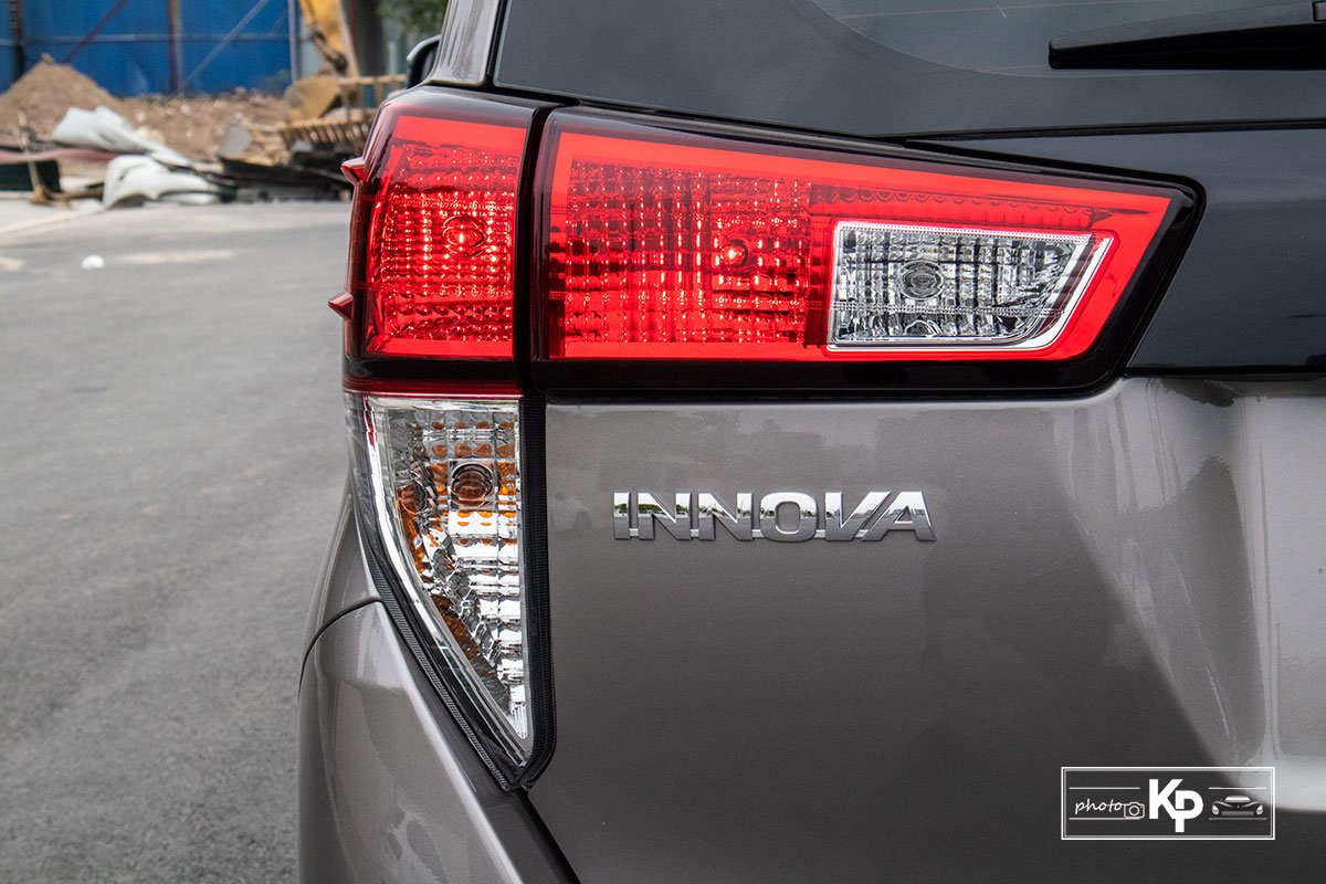 Ảnh Đèn hậu xe Toyota Innova 2.0G 2021
