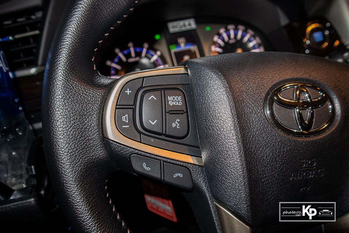 Ảnh Nút bấm xe Toyota Innova 2.0G 2021