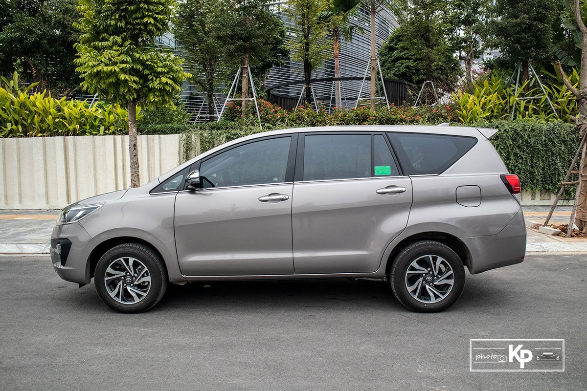 Ảnh Thân xe Toyota Innova 2.0G 2021