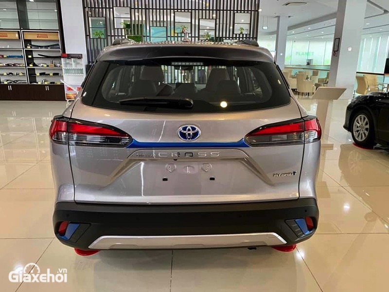 duoi xe toyota corolla cross 2022 hybrid giaxehoi vn 9