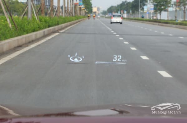 hien-thi-thong-tin-kinh-lai-tren-toyota-camry-2020-25q-muaxenhanh-vn