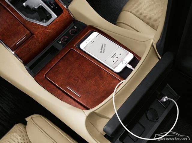 khe-cam-sac-dien-thoai-xe-toyota-alphard
